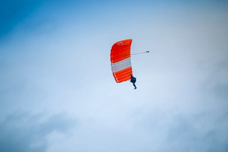 Why is taking smart risks important in sales training?